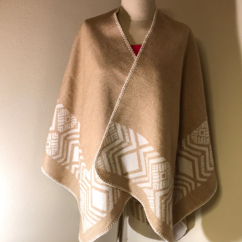 Reversible no name poncho